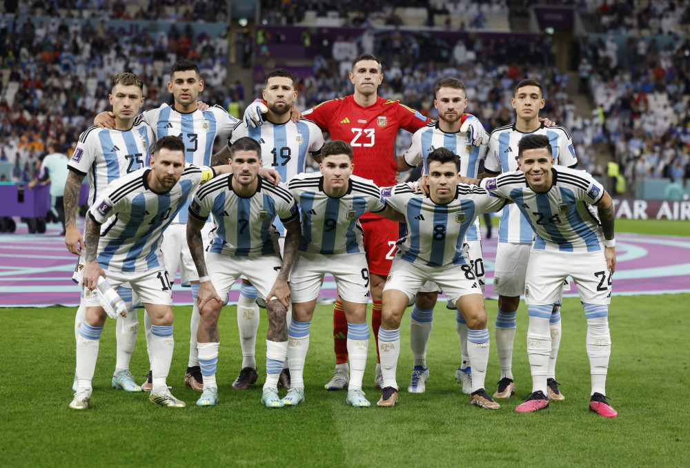 篮球湖人主力球员场上状态火热