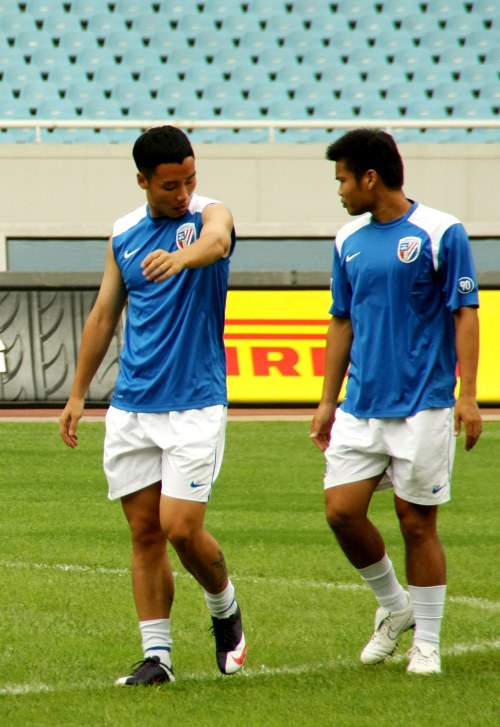 球迷领袖怒斥穆帅：厚颜无耻议论对手，对本方粗野动作装瞎！